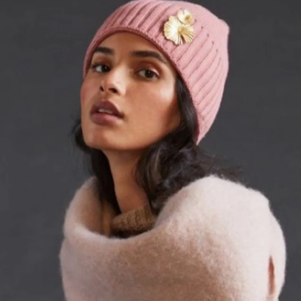 HP! Anthropologie beanie with detachable ginkgo leaf brooch. Brand new! - Picture 2 of 3